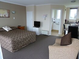Monarch Motel