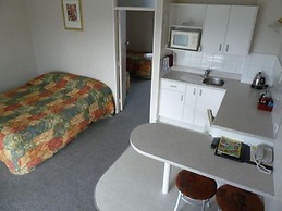 Monarch Motel