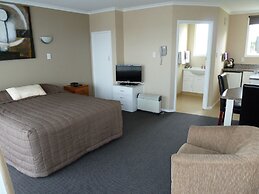 Monarch Motel