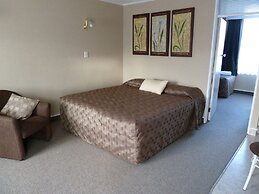 Monarch Motel