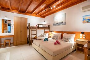 Kontaratos Studios & Apartments