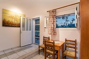 Kontaratos Studios & Apartments
