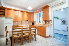 Kontaratos Studios & Apartments