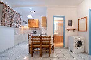 Kontaratos Studios & Apartments