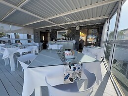 Le Blue Guesthouse