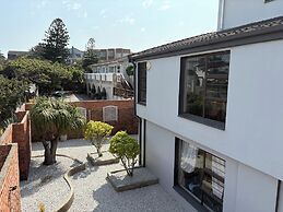 Le Blue Guesthouse
