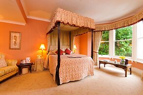 The Glen Yr Afon House Hotel