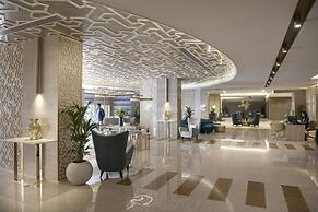 Two Seasons Hotel & Apartments