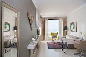 Two Seasons Hotel & Apartments