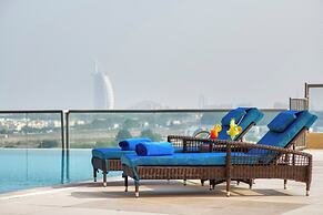 Two Seasons Hotel & Apartments