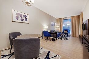 Two Seasons Hotel & Apartments