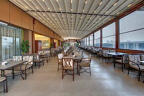Two Seasons Hotel & Apartments