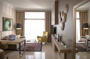 Two Seasons Hotel & Apartments