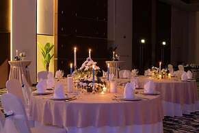 Two Seasons Hotel & Apartments