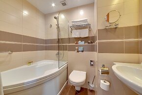 New Peterhof Hotel