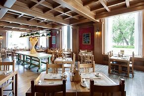 New Peterhof Hotel