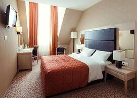 New Peterhof Hotel