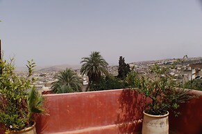 Riad Layalina
