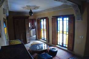 Riad Layalina