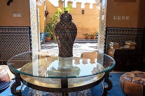 Riad Layalina