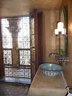 Riad Layalina