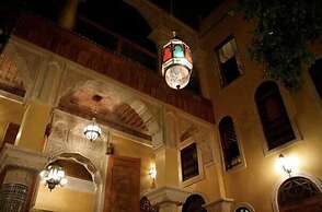 Riad Layalina
