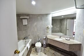 Thumrin Thana Hotel