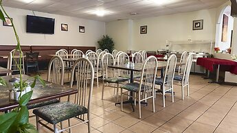 Lacombe Motor Inn