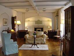 Edgcott House
