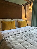 Ravenwood Hall Hotel