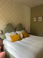 Ravenwood Hall Hotel