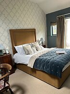 Ravenwood Hall Hotel