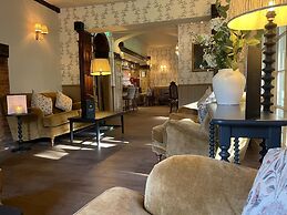Ravenwood Hall Hotel