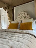 Ravenwood Hall Hotel