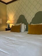 Ravenwood Hall Hotel