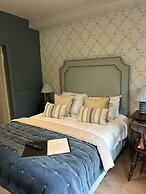Ravenwood Hall Hotel