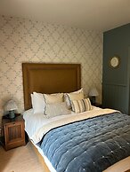 Ravenwood Hall Hotel