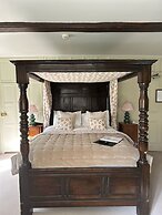 Ravenwood Hall Hotel