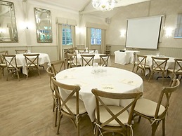 Ravenwood Hall Hotel