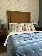 Ravenwood Hall Hotel