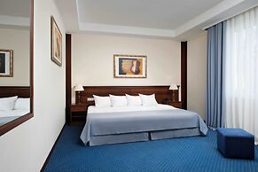 Red Royal Hotel
