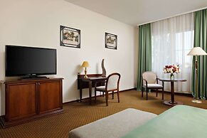 Red Royal Hotel