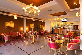 Red Royal Hotel
