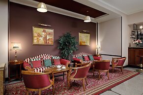 Red Royal Hotel