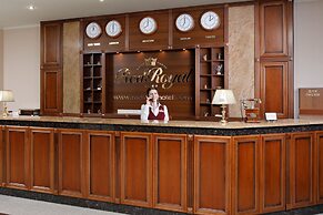 Red Royal Hotel