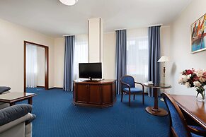 Red Royal Hotel