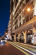 May De Ville Lakeside Hotel