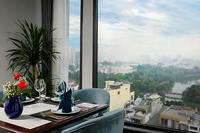 May De Ville Lakeside Hotel