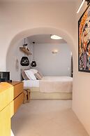Sun Rocks Boutique Hotel | Caldera View Suites & Sunset Dining Experie