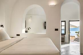 Sun Rocks Boutique Hotel | Caldera View Suites & Sunset Dining Experie